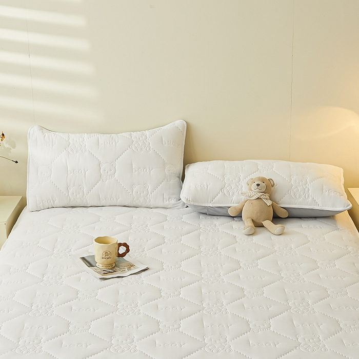 91家纺网 家纺一手货源 找家纺 LIFE.丽芙 2025新款磨毛超声波夹棉防水枕套机包边款 小熊防水夹棉枕套-象牙白