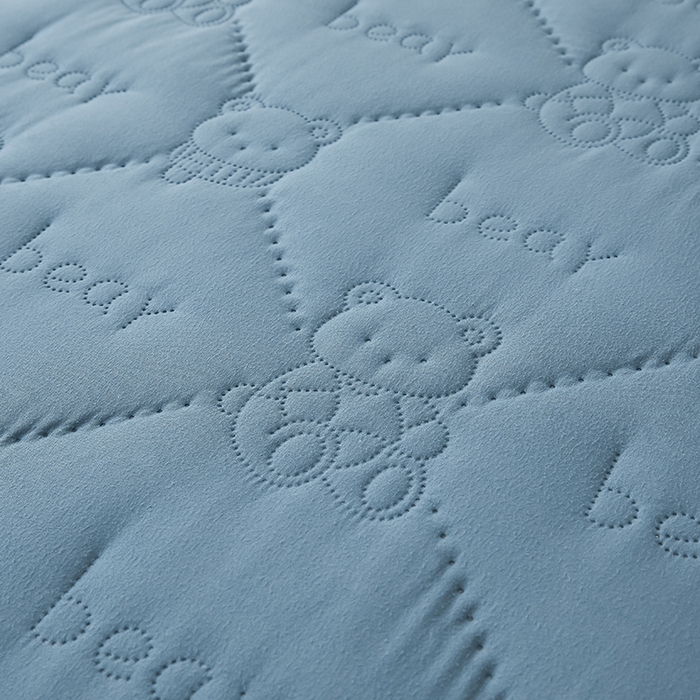 91家纺网 家纺一手货源 找家纺 LIFE.丽芙 2025新款磨毛超声波夹棉防水枕套机包边款 小熊防水夹棉枕套-宾利蓝