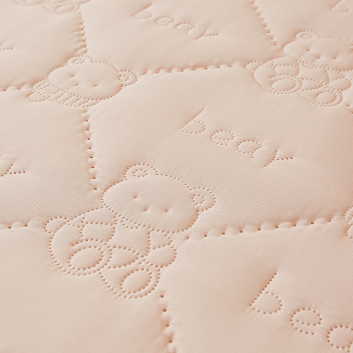 91家纺网 家纺一手货源 找家纺 LIFE.丽芙 2025新款磨毛超声波夹棉防水枕套机包边款 小熊防水夹棉枕套-奶油粉