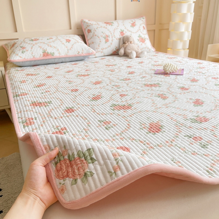 91家纺网 家纺一手货源 找家纺 LIFE.丽芙 2025新款A类四季可用A版全棉数码印花B版牛奶绒单件夹棉床褥垫三件套 床褥垫-花锦