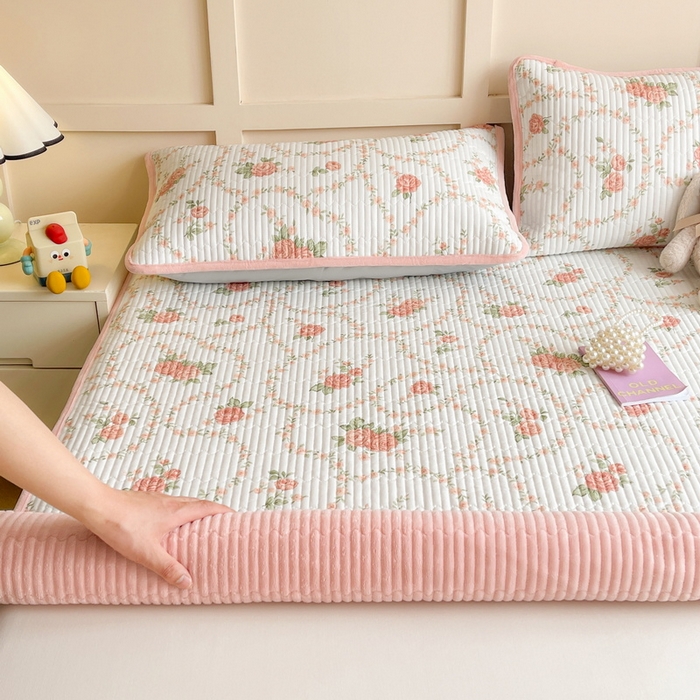 91家纺网 家纺一手货源 找家纺 LIFE.丽芙 2025新款A类四季可用A版全棉数码印花B版牛奶绒单件夹棉床褥垫三件套 床褥垫-花锦