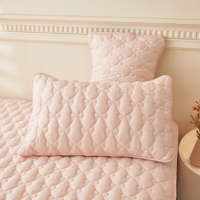 91家纺网 家纺一手货源 找家纺 LIFE.丽芙 2025新款水洗原棉夹棉包边枕套 蝴蝶结枕套-奶油粉