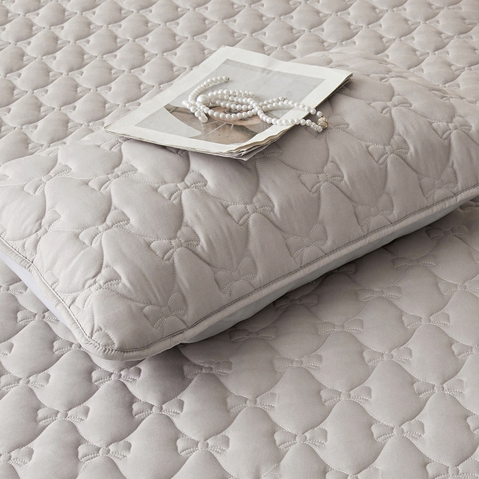 91家纺网 家纺一手货源 找家纺 LIFE.丽芙 2025新款水洗原棉夹棉包边枕套 蝴蝶结枕套-山灰