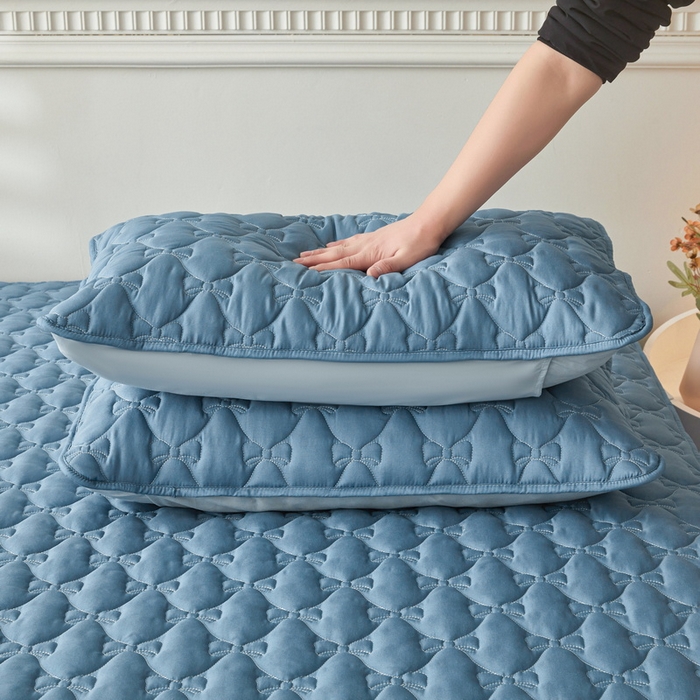 91家纺网 家纺一手货源 找家纺 LIFE.丽芙 2025新款水洗原棉夹棉包边枕套 蝴蝶结枕套-宾利蓝