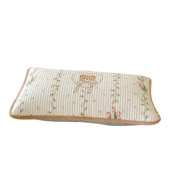 91家纺网 家纺一手货源 找家纺 LIFE.丽芙 2025新款A类全棉夹棉包边枕套 花丛熊宝