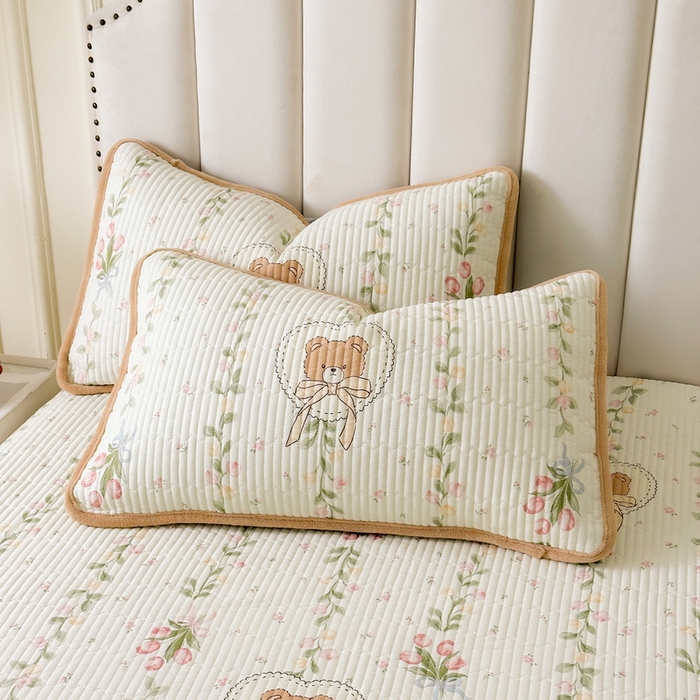 91家纺网 家纺一手货源 找家纺 LIFE.丽芙 2025新款A类全棉夹棉包边枕套 花丛熊宝