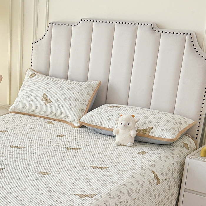 91家纺网 家纺一手货源 找家纺 LIFE.丽芙 2025新款A类全棉夹棉包边枕套 蝶舞-咖