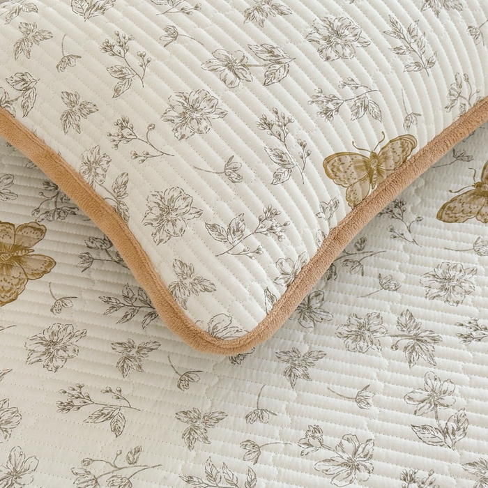 91家纺网 家纺一手货源 找家纺 LIFE.丽芙 2025新款A类全棉夹棉包边枕套 蝶舞-咖