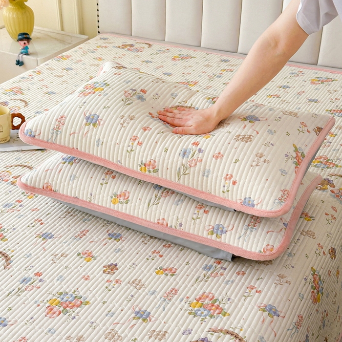 91家纺网 家纺一手货源 找家纺 LIFE.丽芙 2025新款A类全棉夹棉包边枕套 浪漫花丛