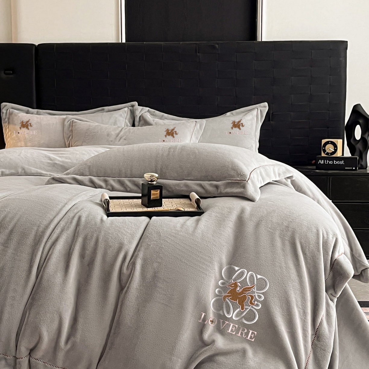 91家纺网 家纺一手货源 找家纺 （总）库里梦家纺 2025网红直播热款230克全消光工艺绣花牛奶绒四件套