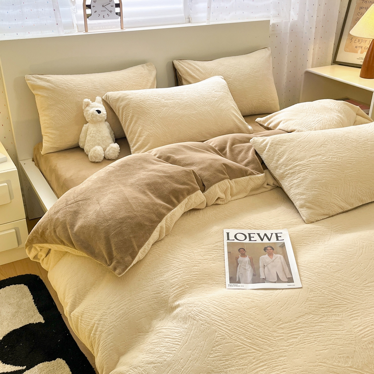 91家纺网 家纺一手货源 找家纺 如一 2025年3D立体雕花牛奶绒四件套 肌理纹-杏