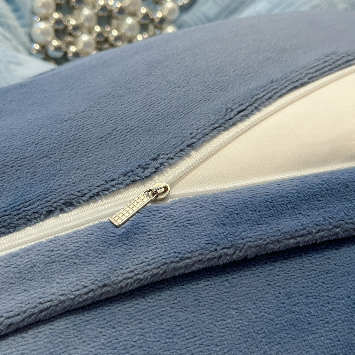 91家纺网 家纺一手货源 找家纺 如一 2025年3D立体雕花牛奶绒四件套 编织纹-天蓝