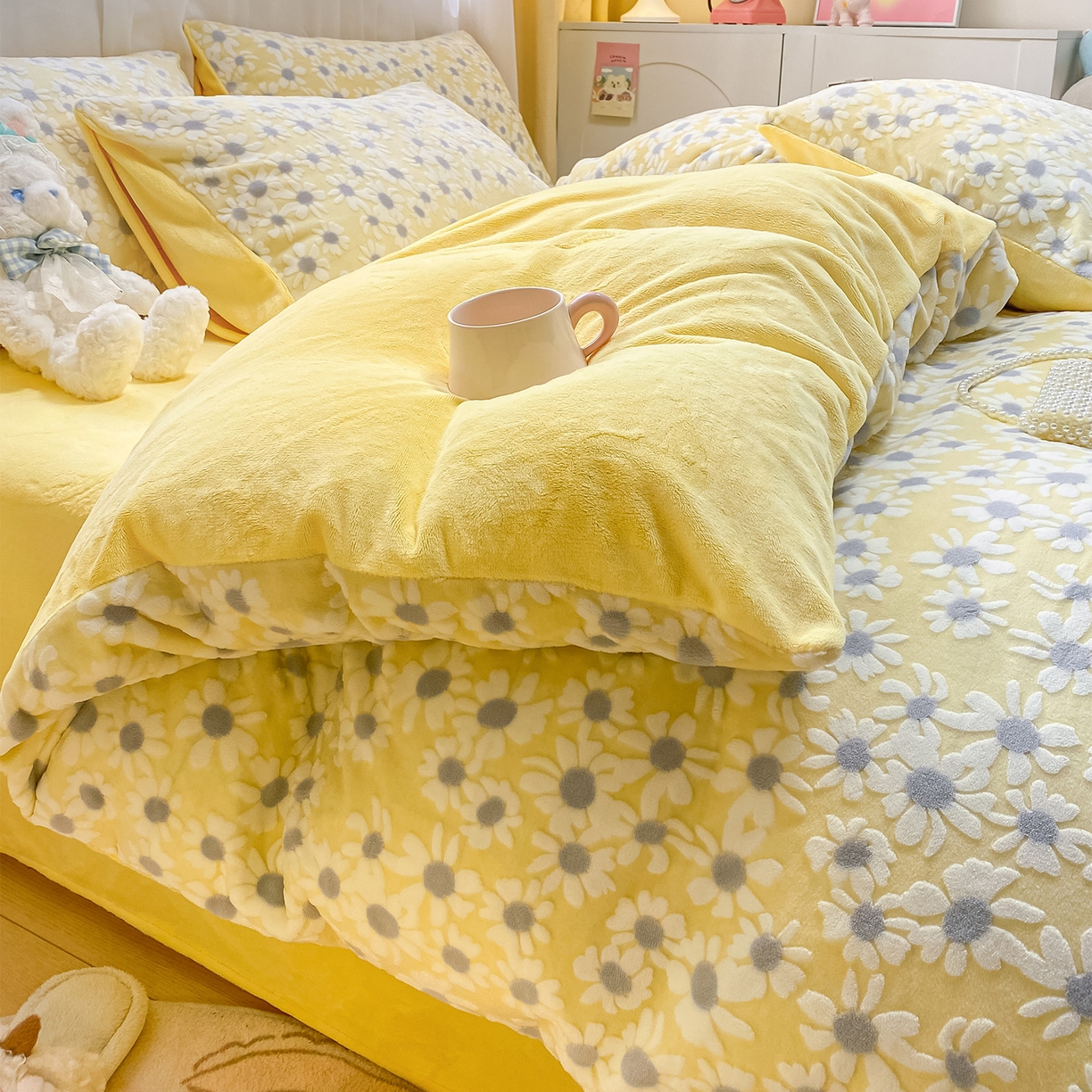 91家纺网 家纺一手货源 找家纺 如一 2025年3D立体雕花牛奶绒四件套 花漾-黄