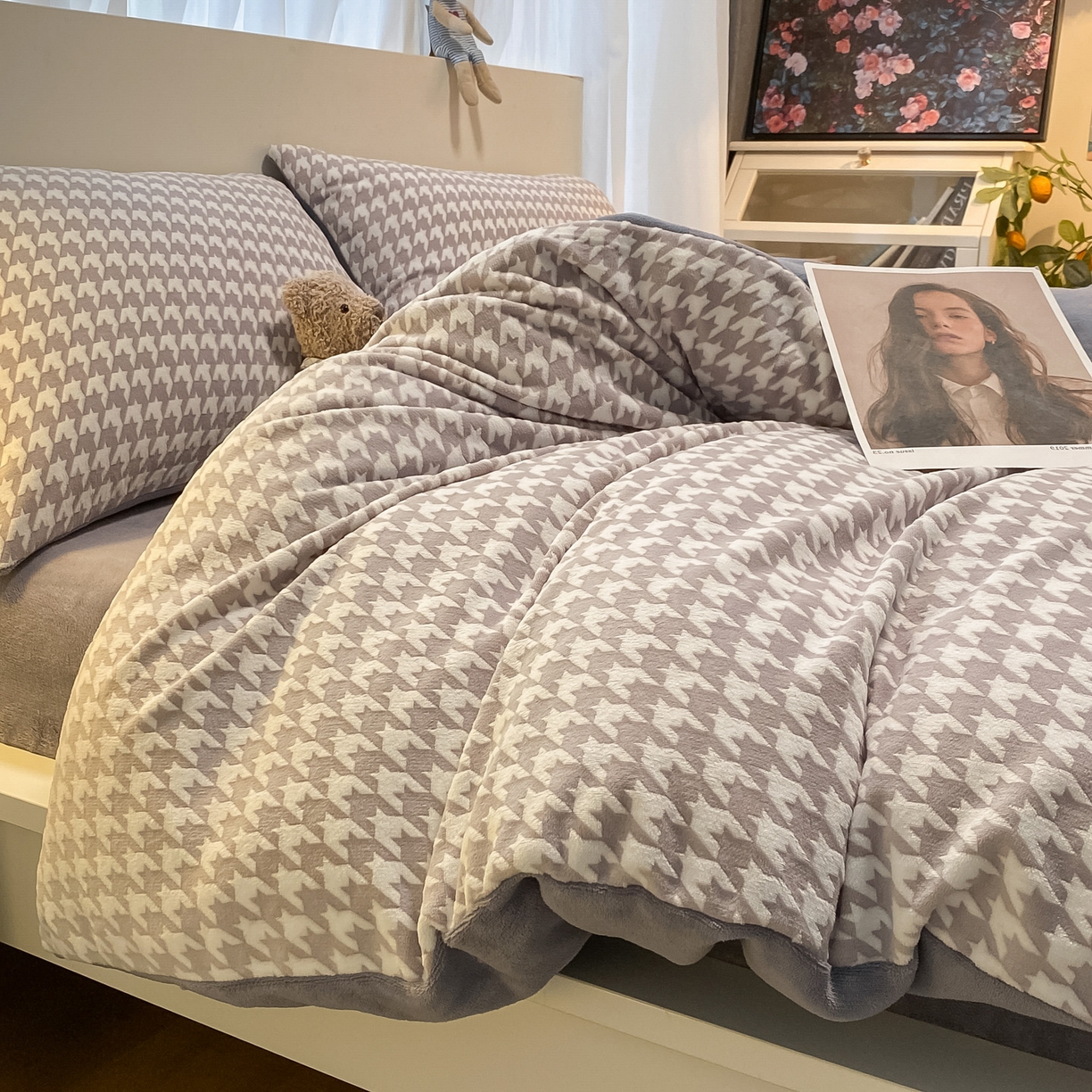 91家纺网 家纺一手货源 找家纺 如一 2025年3D立体雕花牛奶绒四件套 千鸟格灰