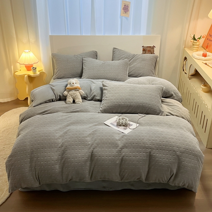 91家纺网 家纺一手货源 找家纺 如一 2025年3D立体雕花牛奶绒四件套 编织纹-灰