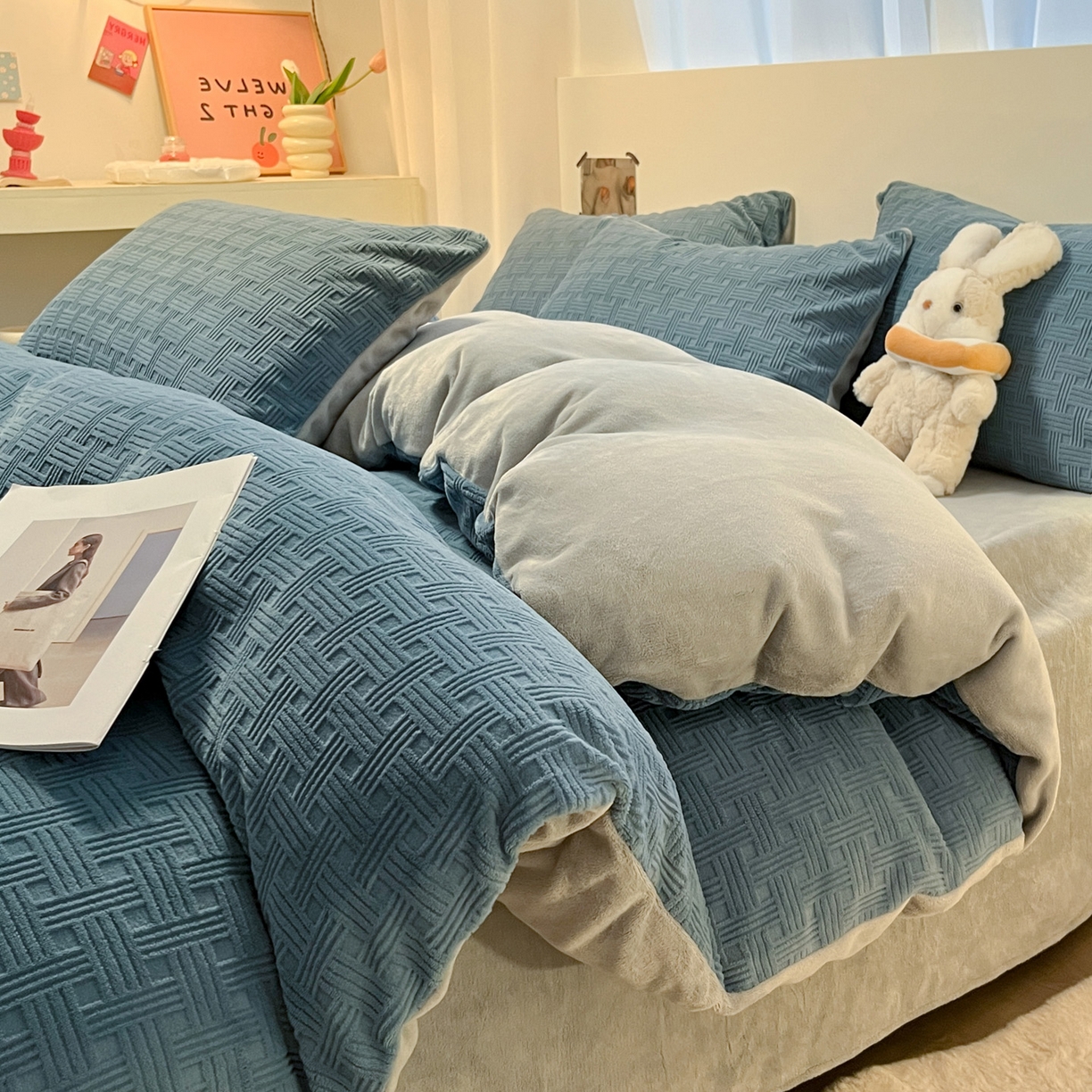 如一 2025年3D立体雕花牛奶绒四件套 编织纹-蓝灰
