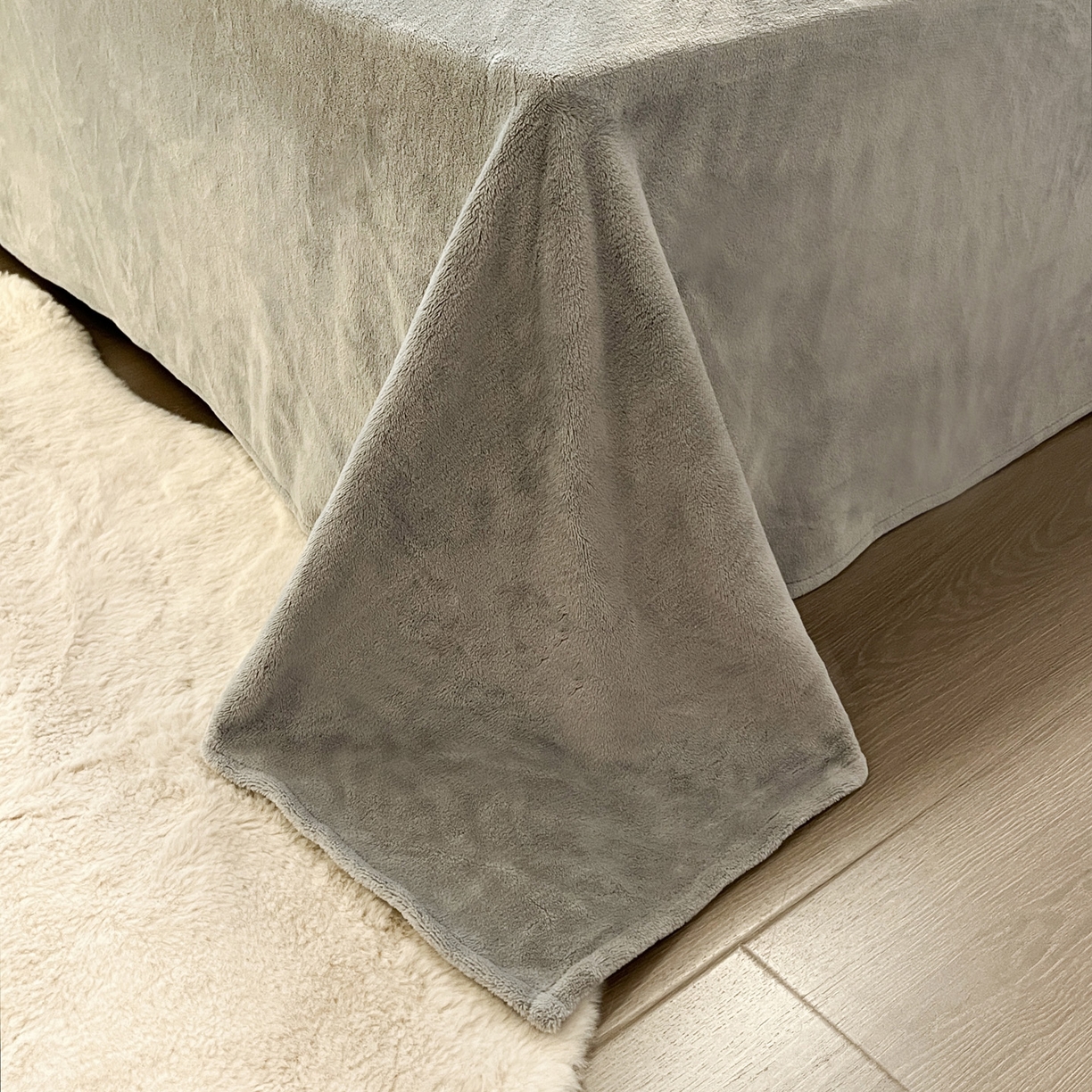 91家纺网 家纺一手货源 找家纺 如一 2025年3D立体雕花牛奶绒四件套 编织纹-蓝灰