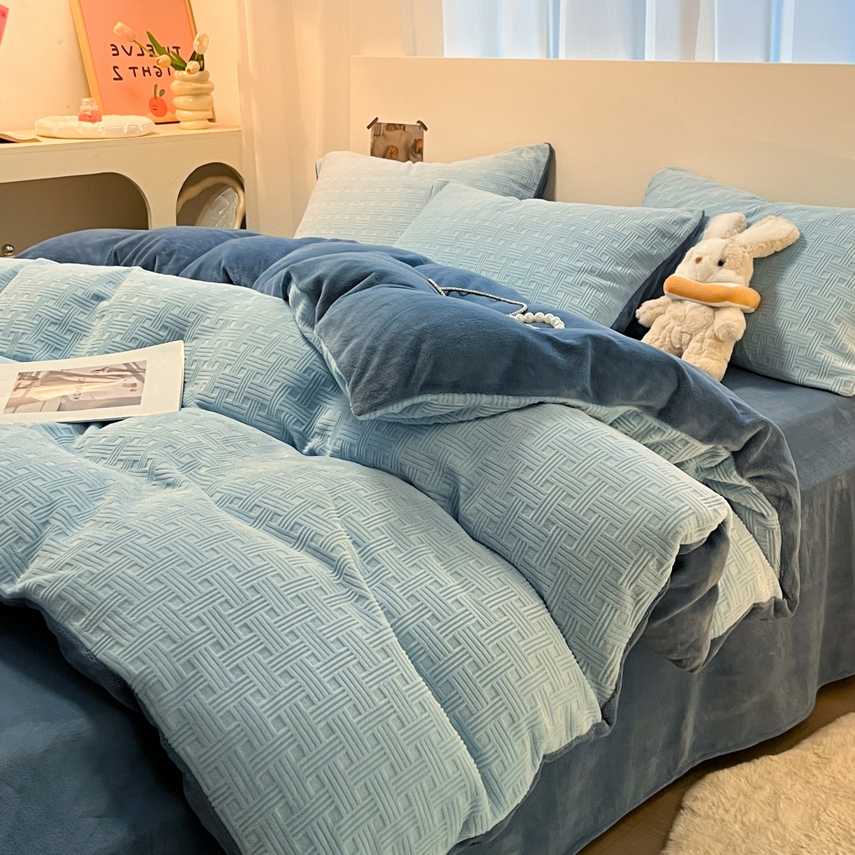 91家纺网 家纺一手货源 找家纺 如一 2025新款3D雕花牛奶绒单被套被套单件单品被套 编织纹-天蓝