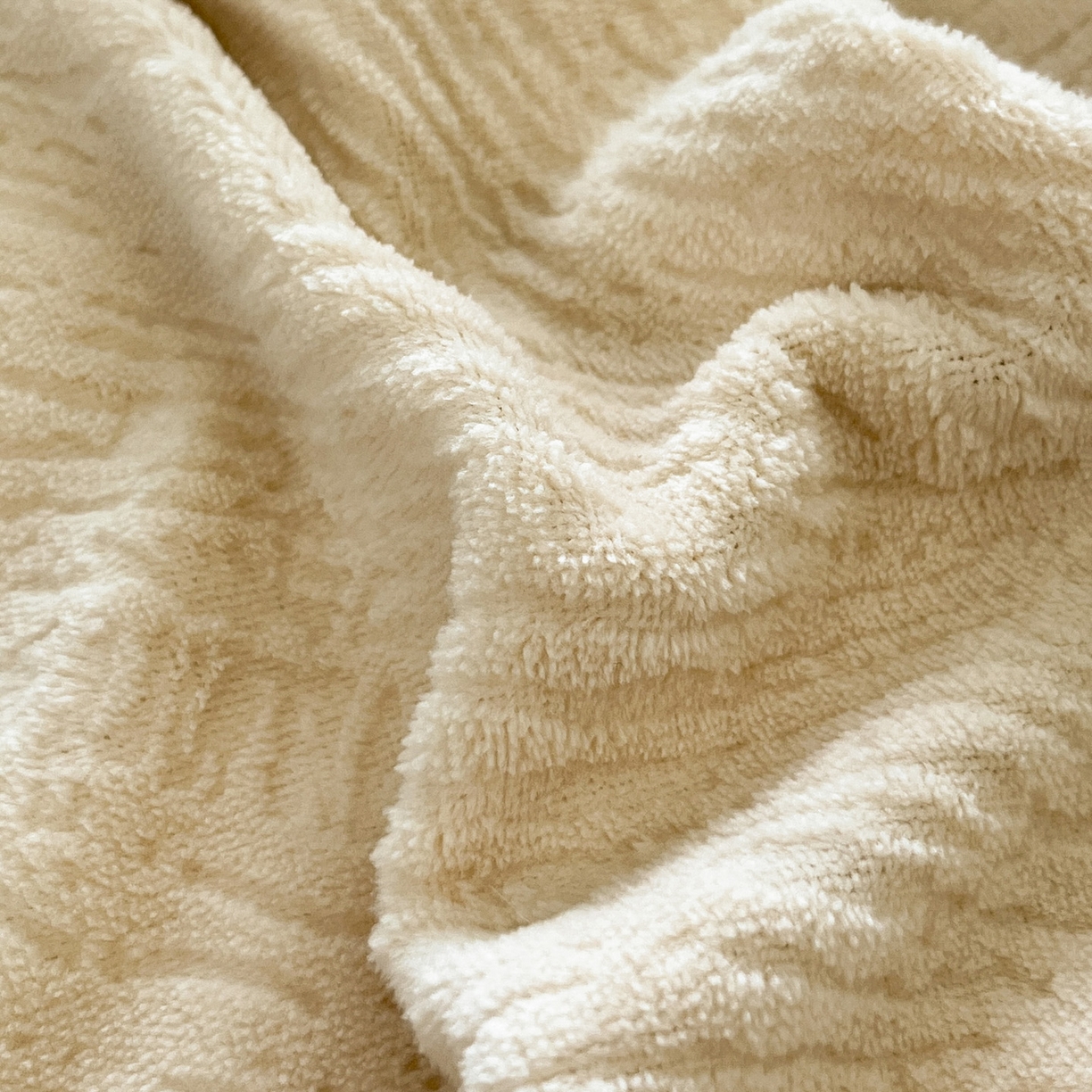 91家纺网 家纺一手货源 找家纺 如一 2025新款3D雕花牛奶绒单被套被套单件单品被套 肌理纹-杏