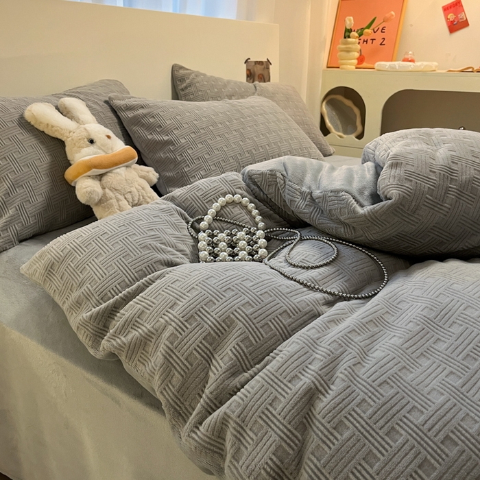 91家纺网 家纺一手货源 找家纺 如一 2025新款3D雕花牛奶绒单被套被套单件单品被套 编织纹-灰