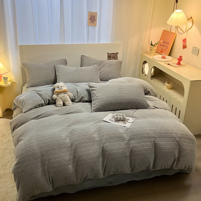 91家纺网 家纺一手货源 找家纺 如一 2025新款3D雕花牛奶绒单被套被套单件单品被套 编织纹-灰