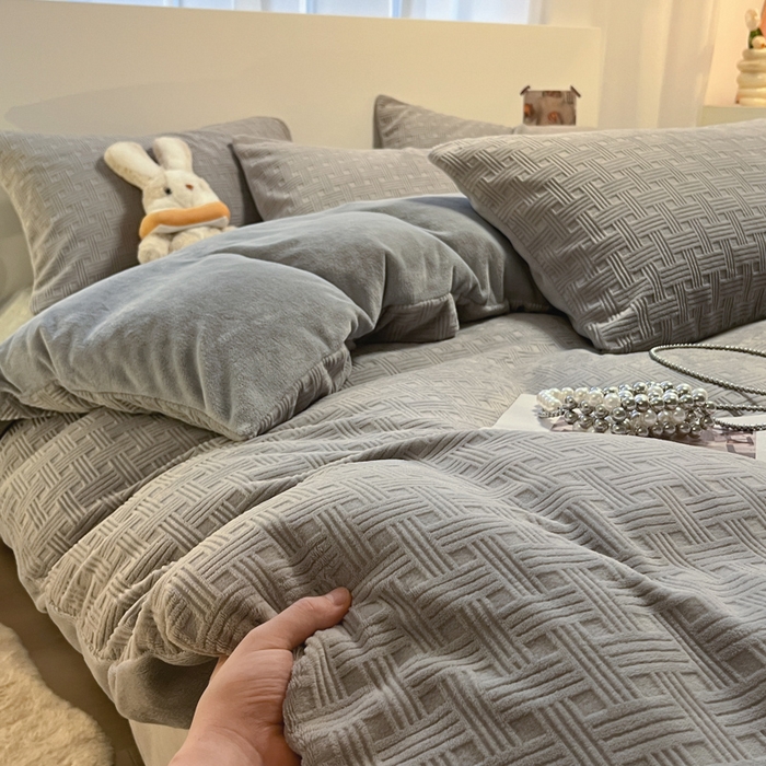 91家纺网 家纺一手货源 找家纺 如一 2025新款3D雕花牛奶绒单被套被套单件单品被套 编织纹-灰