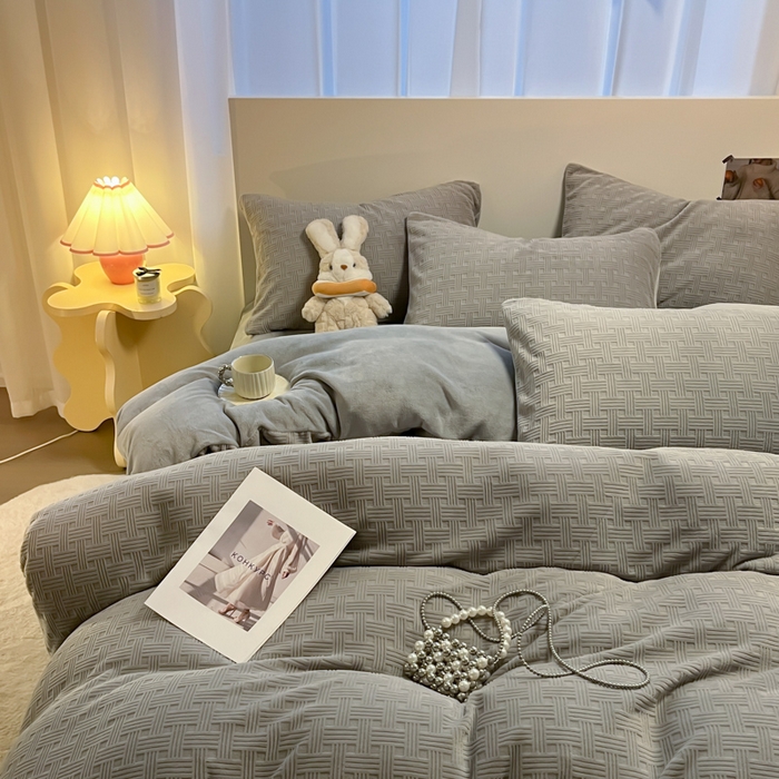 91家纺网 家纺一手货源 找家纺 如一 2025新款3D雕花牛奶绒单被套被套单件单品被套 编织纹-灰