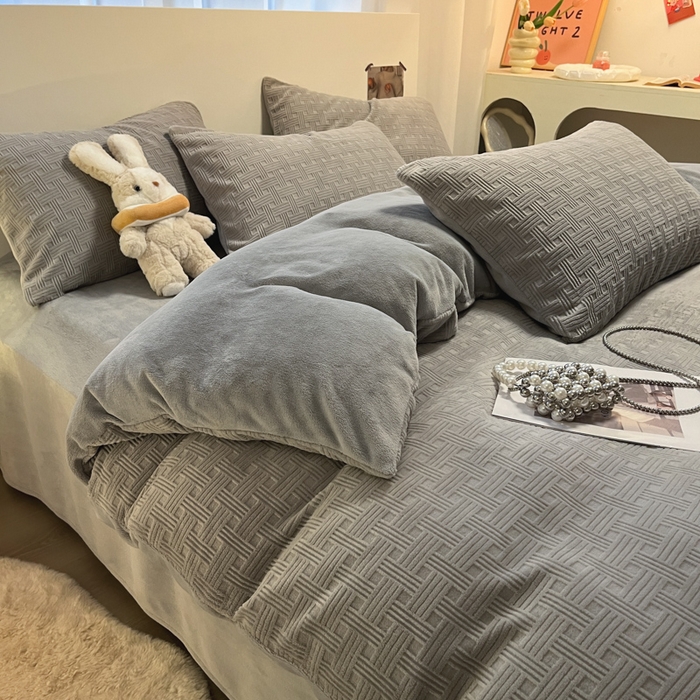 91家纺网 家纺一手货源 找家纺 如一 2025新款3D雕花牛奶绒单被套被套单件单品被套 编织纹-灰