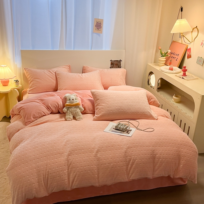 91家纺网 家纺一手货源 找家纺 如一 2025新款3D雕花牛奶绒单被套被套单件单品被套 编织纹-粉