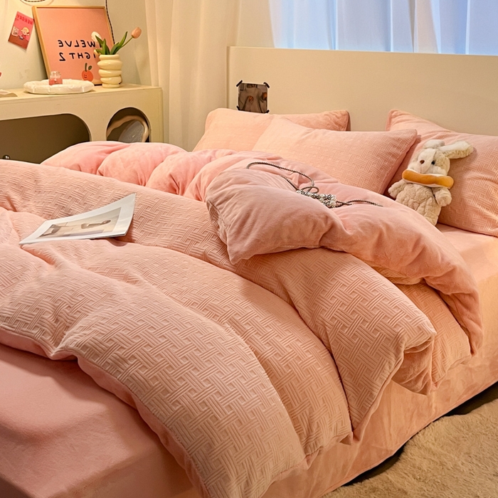 91家纺网 家纺一手货源 找家纺 如一 2025新款3D雕花牛奶绒单被套被套单件单品被套 编织纹-粉