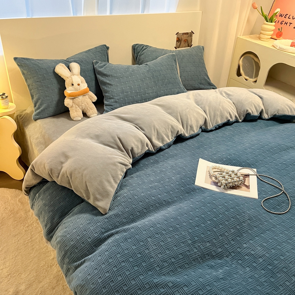 91家纺网 家纺一手货源 找家纺 如一 2025新款3D雕花牛奶绒单被套被套单件单品被套 编织纹蓝灰