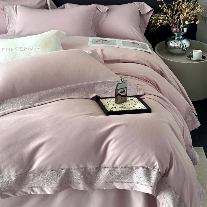 91家纺网 家纺一手货源 找家纺 时亿家居 2025新款镂空花边长绒棉纯棉磨毛四件套-海瑟薇 海瑟薇-悠悠紫