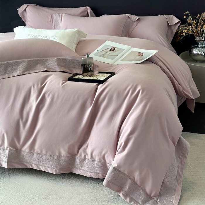 91家纺网 家纺一手货源 找家纺 时亿家居 2025新款镂空花边长绒棉纯棉磨毛四件套-海瑟薇 海瑟薇-悠悠紫