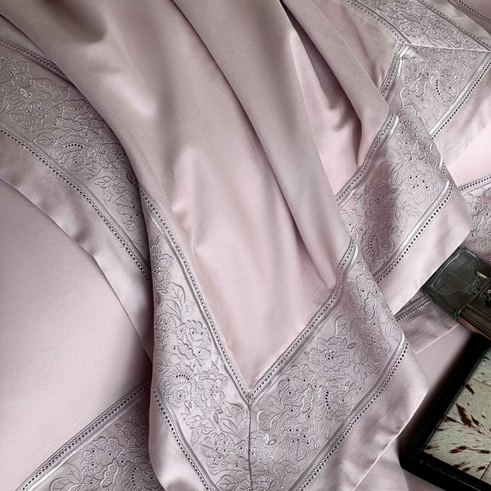 91家纺网 家纺一手货源 找家纺 时亿家居 2025新款镂空花边长绒棉纯棉磨毛四件套-海瑟薇 海瑟薇-悠悠紫