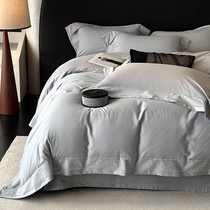 91家纺网 家纺一手货源 找家纺 时亿家居 2025新款镂空花边长绒棉纯棉磨毛四件套-海瑟薇 海瑟薇-灰色