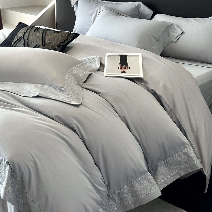 91家纺网 家纺一手货源 找家纺 时亿家居 2025新款镂空花边长绒棉纯棉磨毛四件套-海瑟薇 海瑟薇-灰色