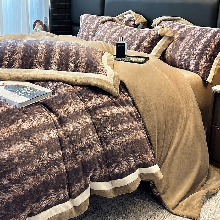 91家纺网 家纺一手货源 找家纺 （总）罗艺轩 2025新款高克重牛奶绒数码印花双拼角四件套