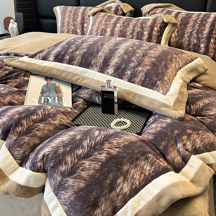 91家纺网 家纺一手货源 找家纺 （总）罗艺轩 2025新款高克重牛奶绒数码印花双拼角四件套