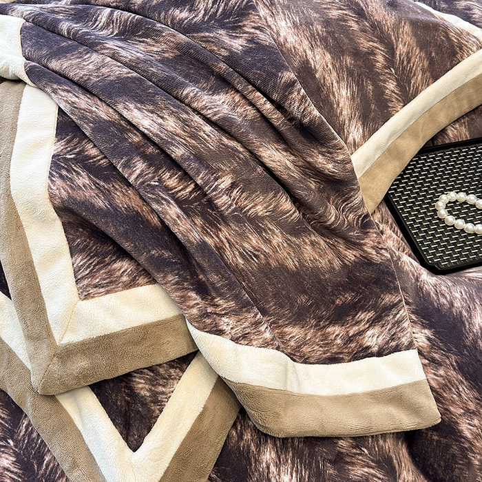 91家纺网 家纺一手货源 找家纺 罗艺轩 2025新款高克重牛奶绒数码印花双拼角四件套 艾瑞尔