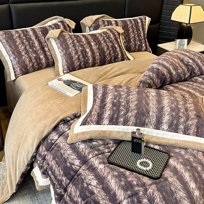 91家纺网 家纺一手货源 找家纺 罗艺轩 2025新款高克重牛奶绒数码印花双拼角四件套 艾瑞尔