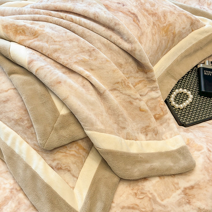 91家纺网 家纺一手货源 找家纺 罗艺轩 2025新款高克重牛奶绒数码印花双拼角四件套 奥罗拉