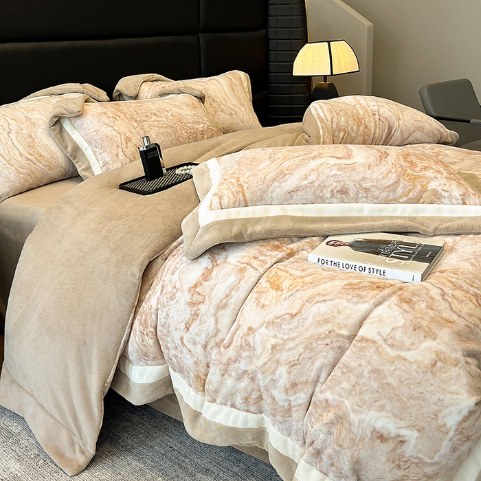 91家纺网 家纺一手货源 找家纺 罗艺轩 2025新款高克重牛奶绒数码印花双拼角四件套 奥罗拉