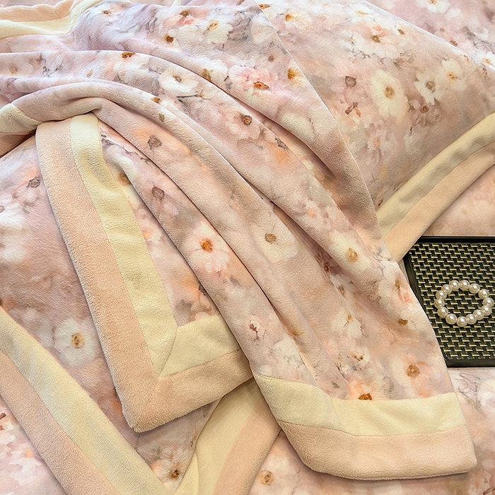 91家纺网 家纺一手货源 找家纺 罗艺轩 2025新款高克重牛奶绒数码印花双拼角四件套 罗莉纱