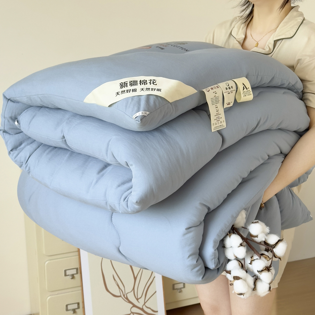 91家纺网 家纺一手货源 找家纺 尊妙被业 2025新款新疆棉花被被子被芯冬被春秋被垫被二合一字母被 复古蓝