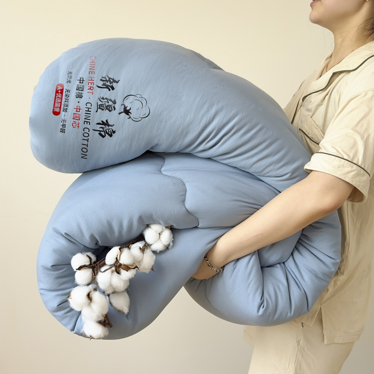 91家纺网 家纺一手货源 找家纺 尊妙被业 2025新款新疆棉花被被子被芯冬被春秋被垫被二合一字母被 复古蓝