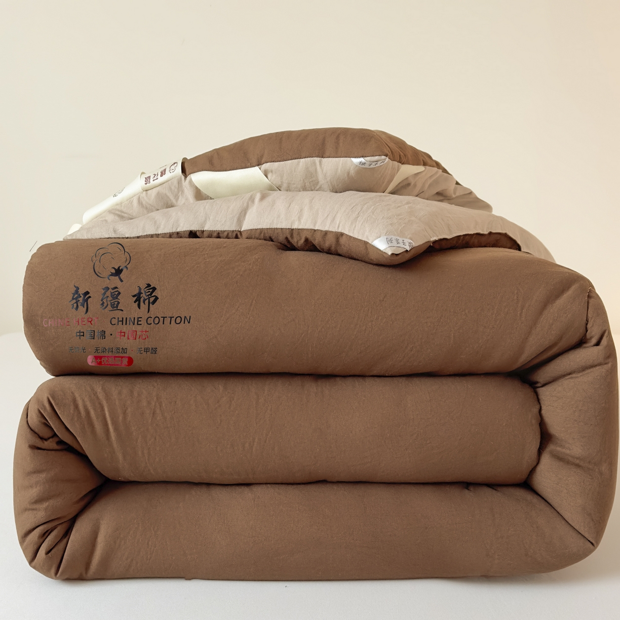 91家纺网 家纺一手货源 找家纺 尊妙被业 2025新款新疆棉花被被子被芯冬被春秋被垫被二合一字母被 焦糖+可可棕