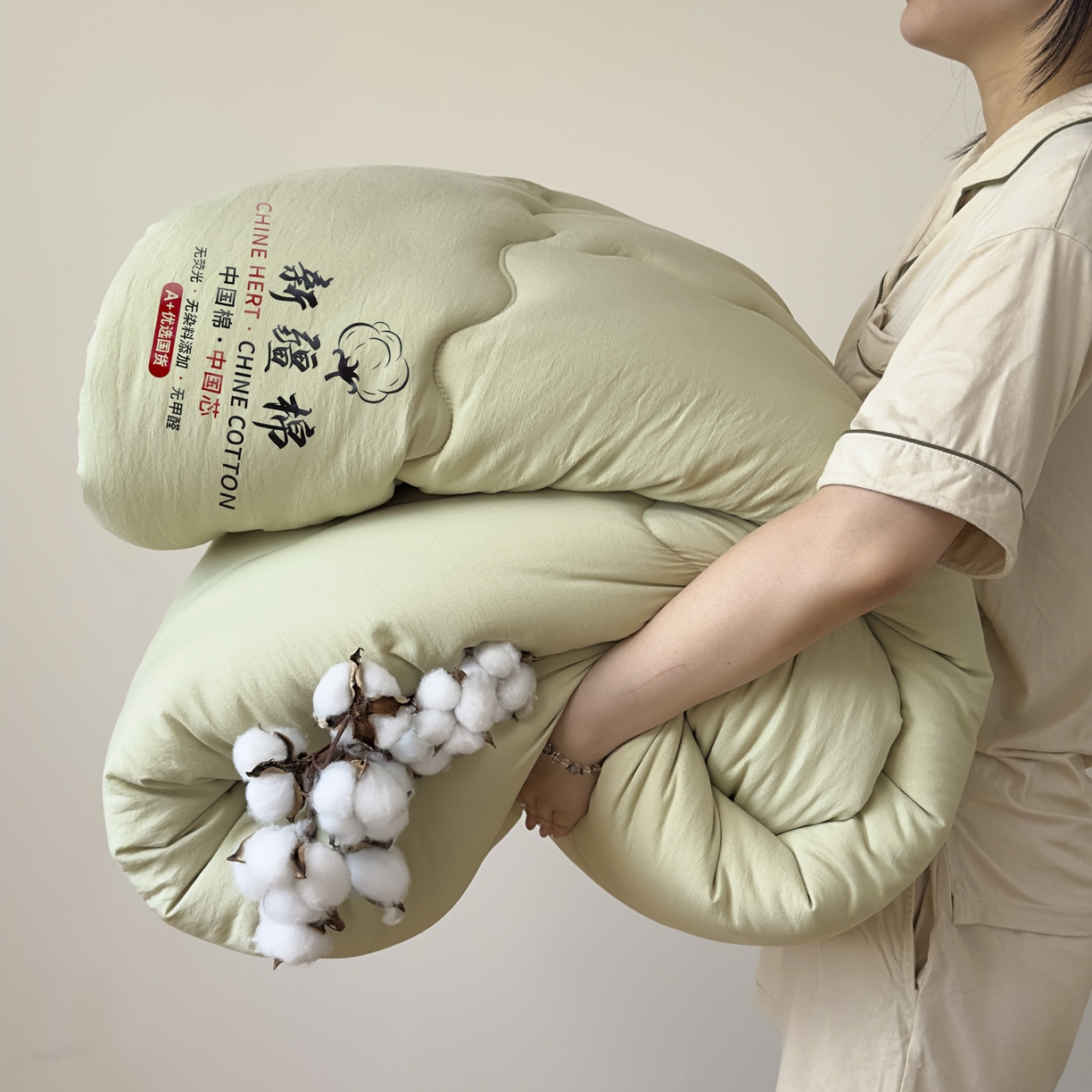 91家纺网 家纺一手货源 找家纺 尊妙被业 2025新款新疆棉花被被子被芯冬被春秋被垫被二合一字母被 岩松绿