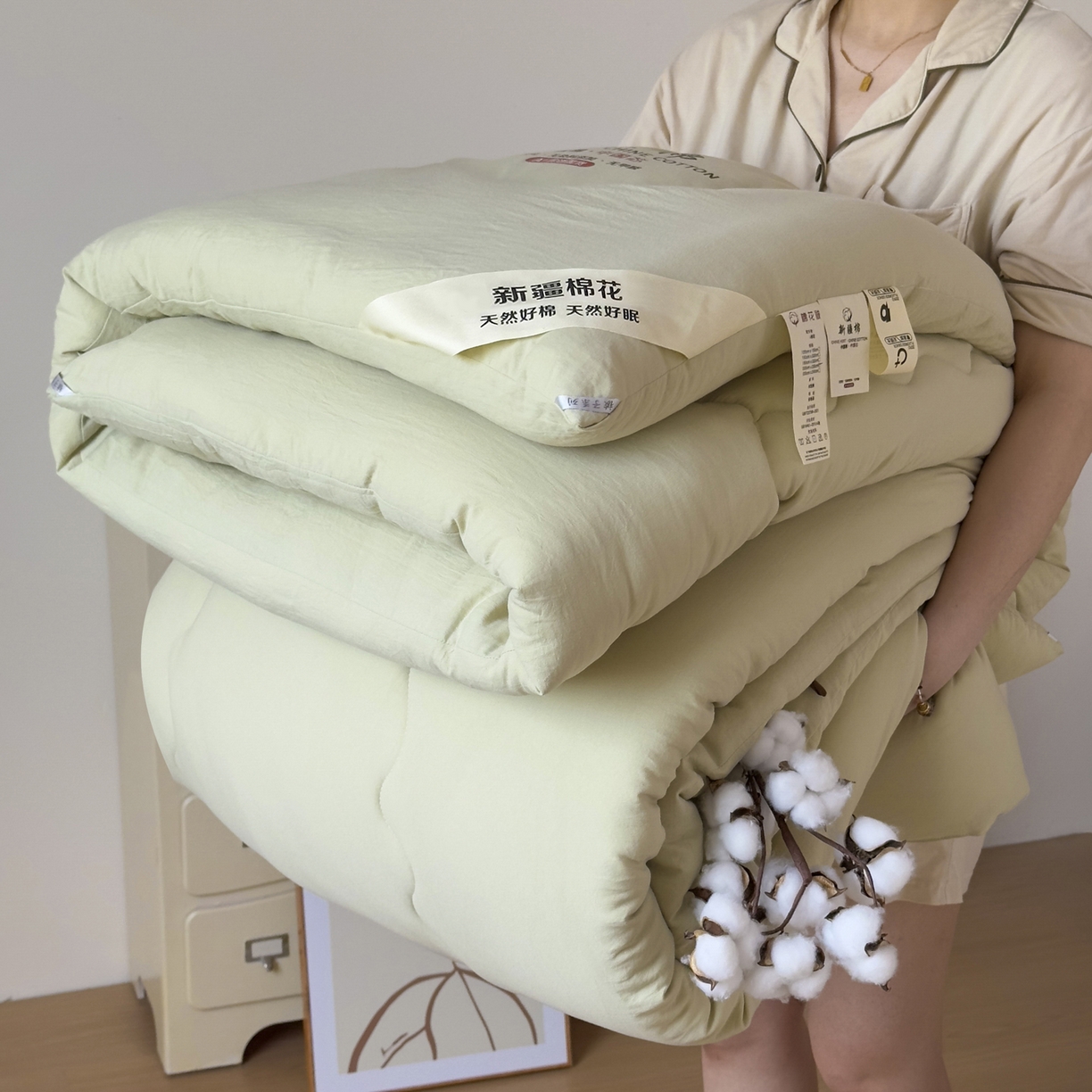 91家纺网 家纺一手货源 找家纺 尊妙被业 2025新款新疆棉花被被子被芯冬被春秋被垫被二合一字母被 岩松绿