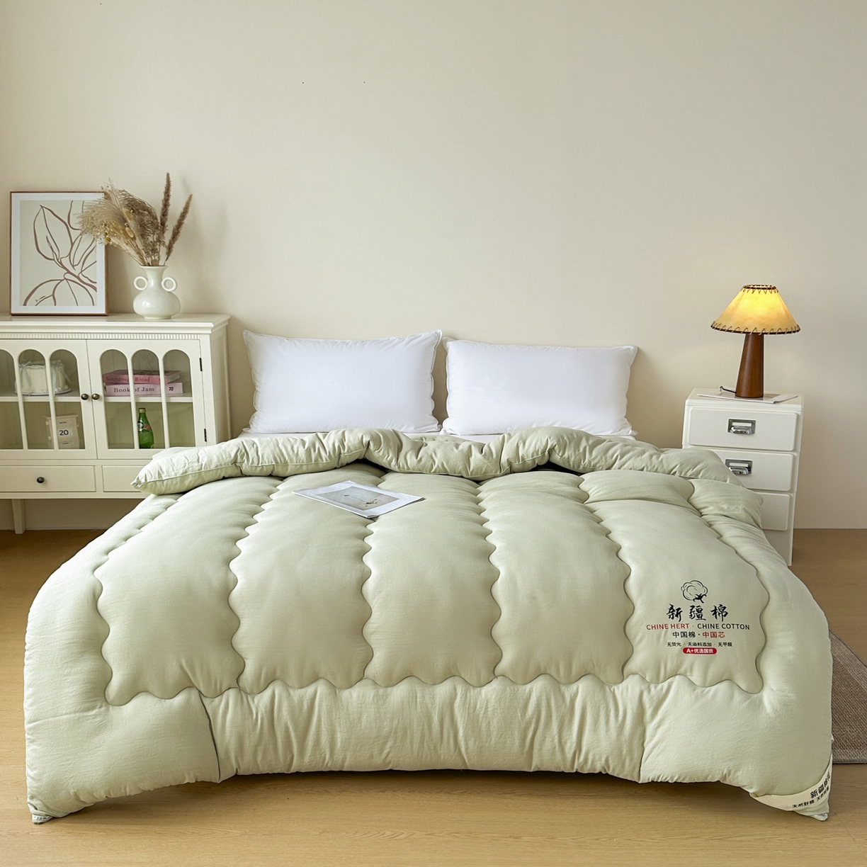 91家纺网 家纺一手货源 找家纺 尊妙被业 2025新款新疆棉花被被子被芯冬被春秋被垫被二合一字母被 岩松绿