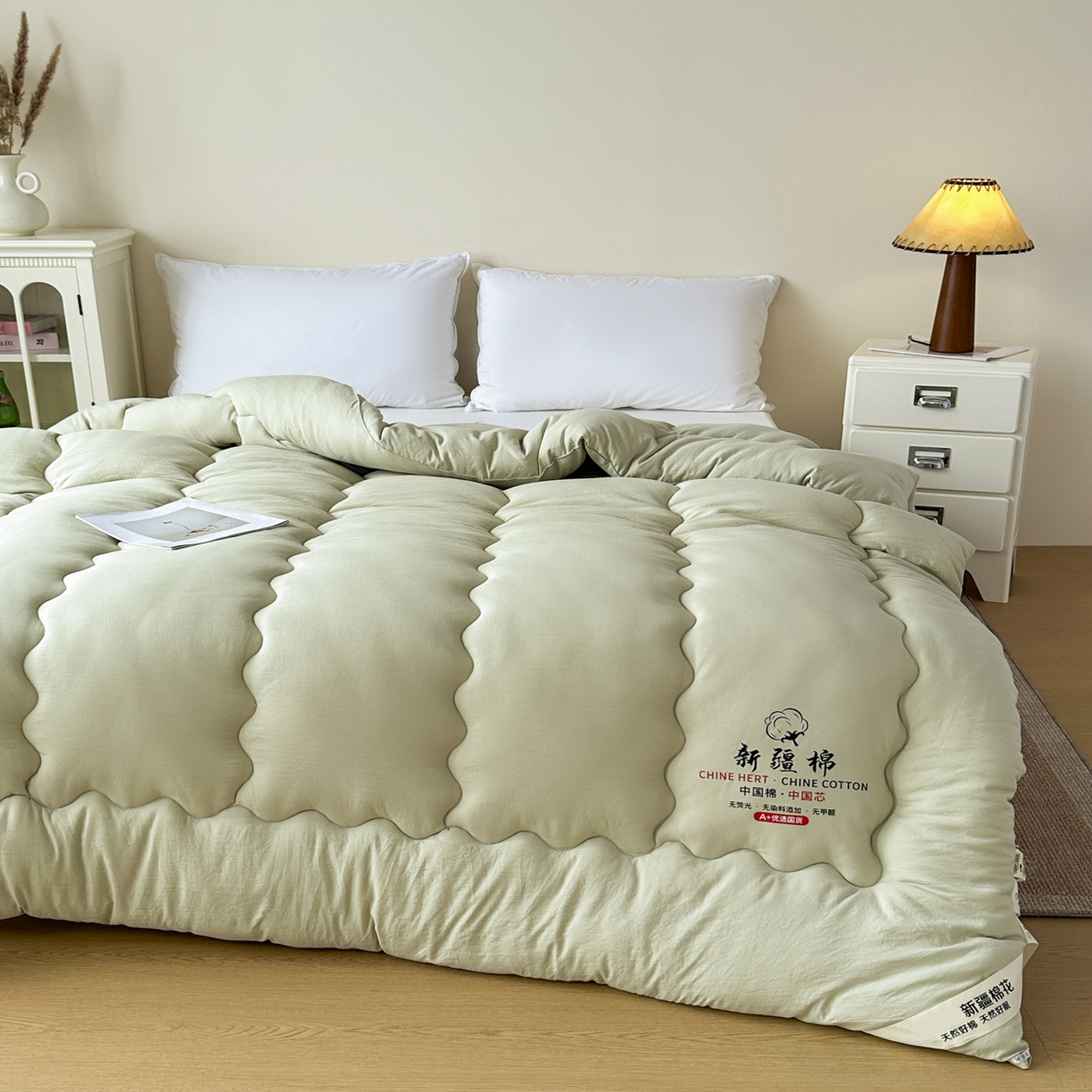 91家纺网 家纺一手货源 找家纺 尊妙被业 2025新款新疆棉花被被子被芯冬被春秋被垫被二合一字母被 岩松绿